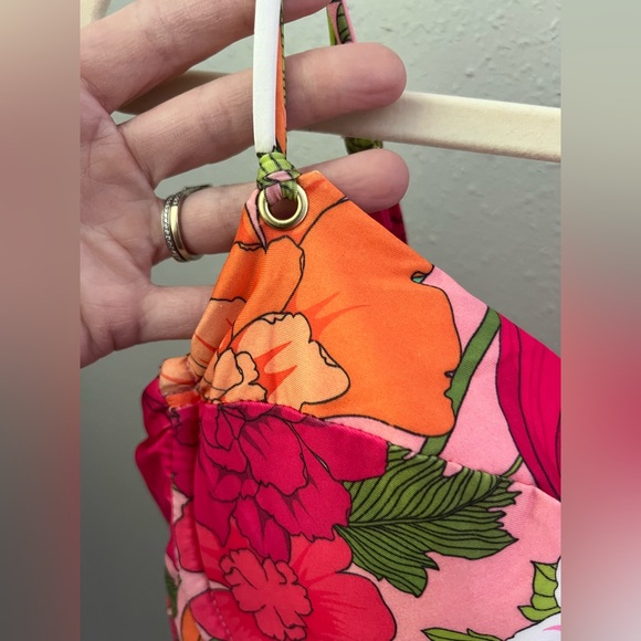 New Trina Turk | SUNNY BLOOM UNDERWIRE ONE
PIECE size 14 - Picture 10 of 11